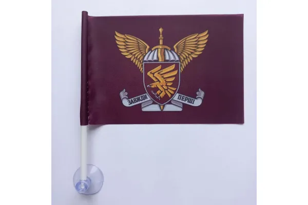 Прапор 95 бригади на присосці в автомобіль Прапор 95 бригади на присосці в автомобіль