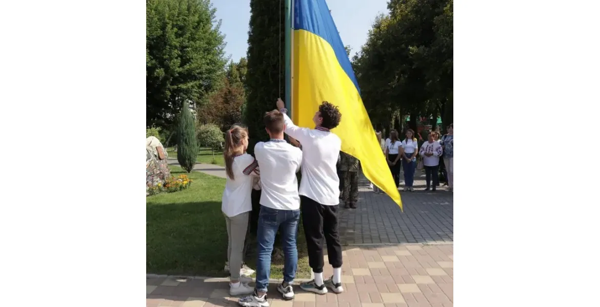 https://flagmaster.ua/image/cache/catalog/image/data/blog/velykyi-prapor-ukraine-300x200-flagmaster-1170x600.webp