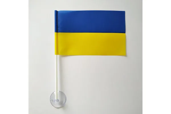 Прапор України в авто присосці в автомобіль