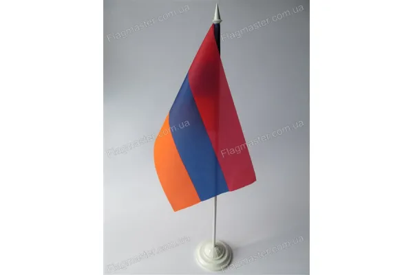 Прапор Вірменії на підставці