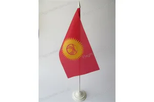 Прапор Киргистану на підставці