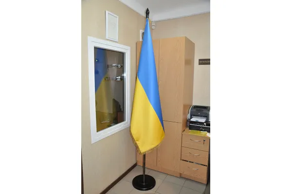 Прапор України 150х100 см кабінетний сатен купольний з бахромою