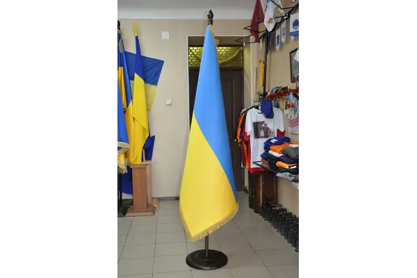 Прапор України 180х120 см кабінетний сатен купольний з бахромою