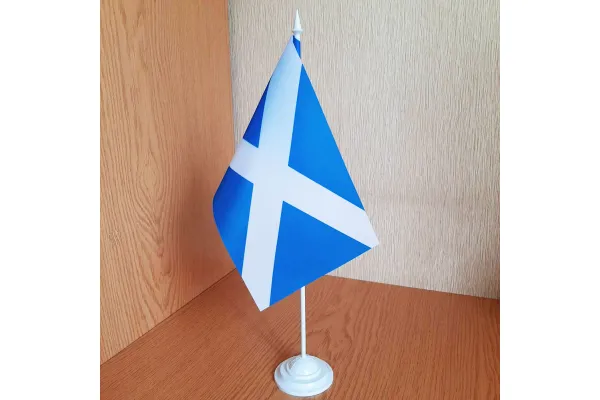 Прапор Шотландії на підставці